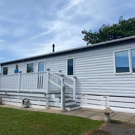 Lodge On The Lake At Lakeside Holiday Park Chichester Exterior photo